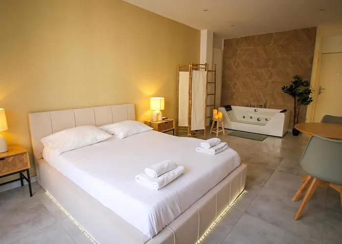 Daire Foch Cocon Romantique Avec A Deux Pas Des Vagues Antibes