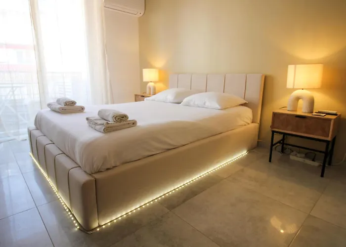 Foch Cocon Romantique Avec A Deux Pas Des Vagues Daire Antibes